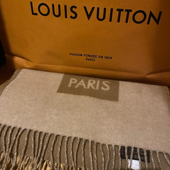 - SOLD- Louis Vuitton 100% cashmere scarf - Picture 5 of 8